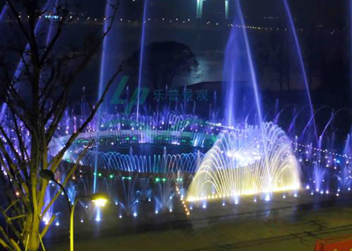 Fertigen Sie Vergnügungspark-Boden-Wasser-Brunnen mit bunten geführten Lichtern besonders an fournisseur