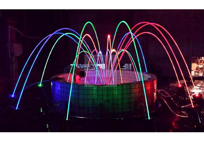 Wasser-Park, der den blätterigen Jet-Brunnen mit RGB geführtem Licht CE/RoSH bescheinigt tanzt fournisseur